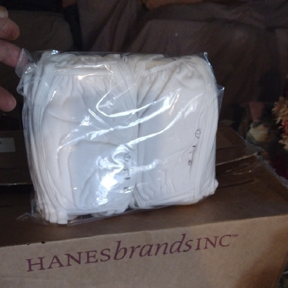 96 Hanes Soft White Masks NEW